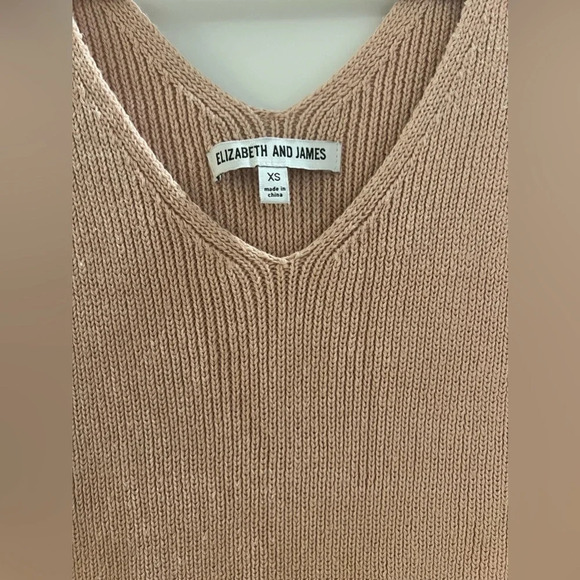 Elizabeth and James size xs knit sweater tank in excellent condition - Picture 3 of 3